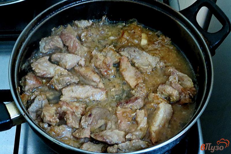 Фото приготовление рецепта: Поджарка из свинины с луком шаг №7