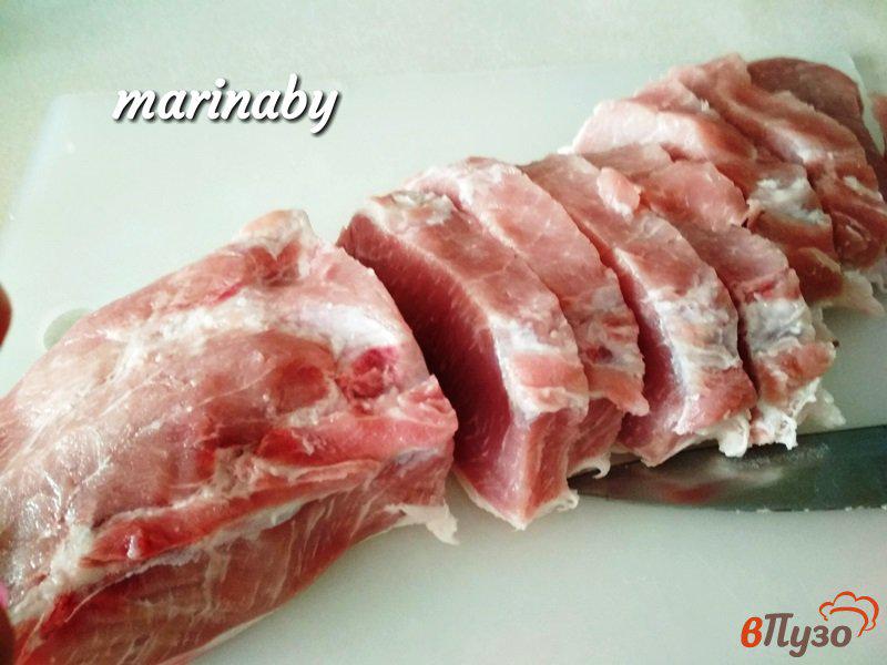 Фото приготовление рецепта: Конвертики из свинины с черносливом шаг №2
