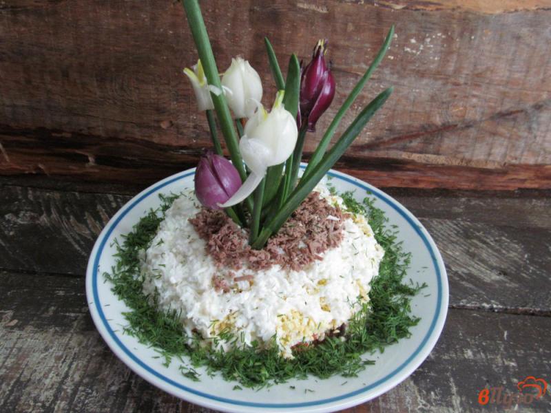 Фото приготовление рецепта: Салат «весенние цветы» шаг №14