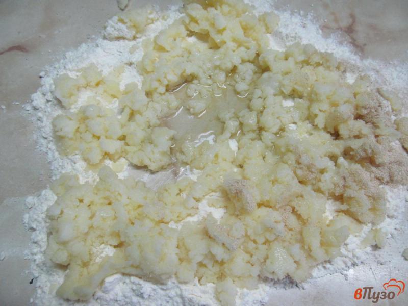 Фото приготовление рецепта: Картофельные лепешки с начинкой из капусты и буженины шаг №1