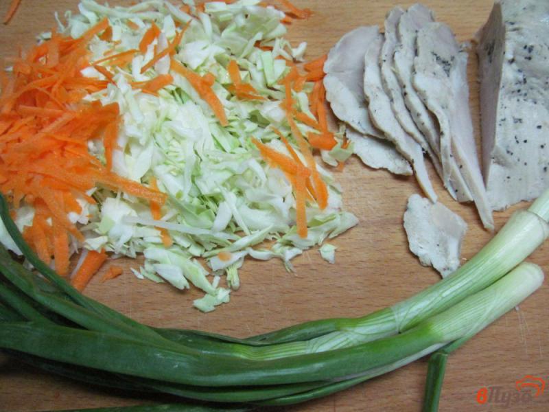 Фото приготовление рецепта: Картофельные лепешки с начинкой из капусты и буженины шаг №3