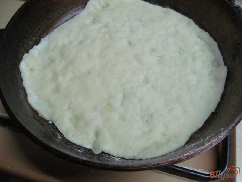 Фото приготовление рецепта: Картофельные лепешки с начинкой из капусты и буженины шаг №10