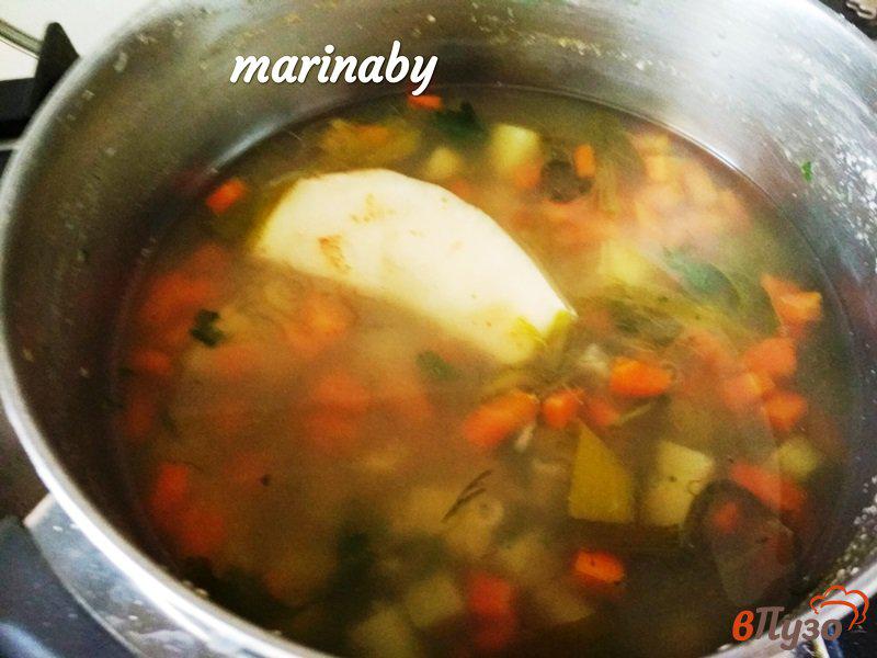 Фото приготовление рецепта: Рыбный суп из консервированной горбуши шаг №4