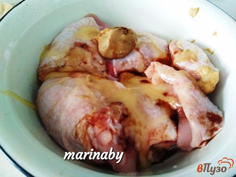 Фото приготовление рецепта: Куриные бедрышки с луком-пореем в мультиварке шаг №1