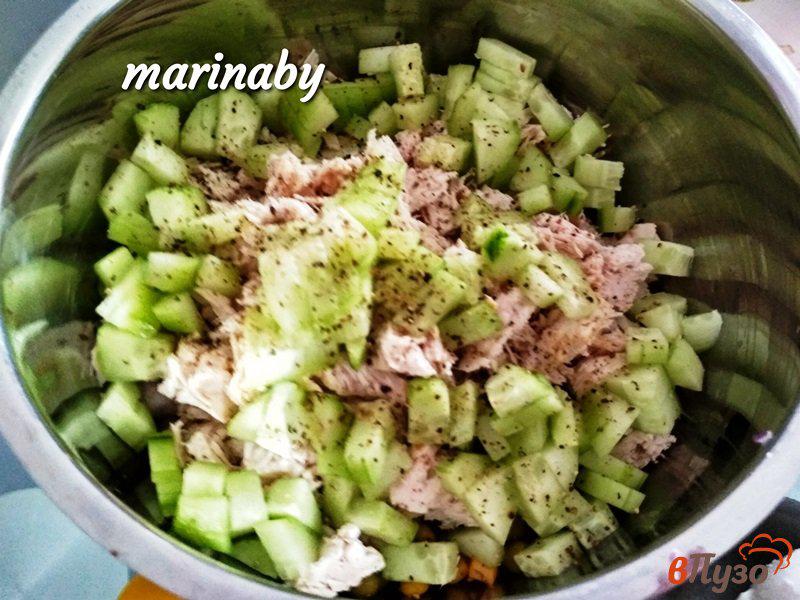 Фото приготовление рецепта: Салат овощной с куриным филе шаг №7
