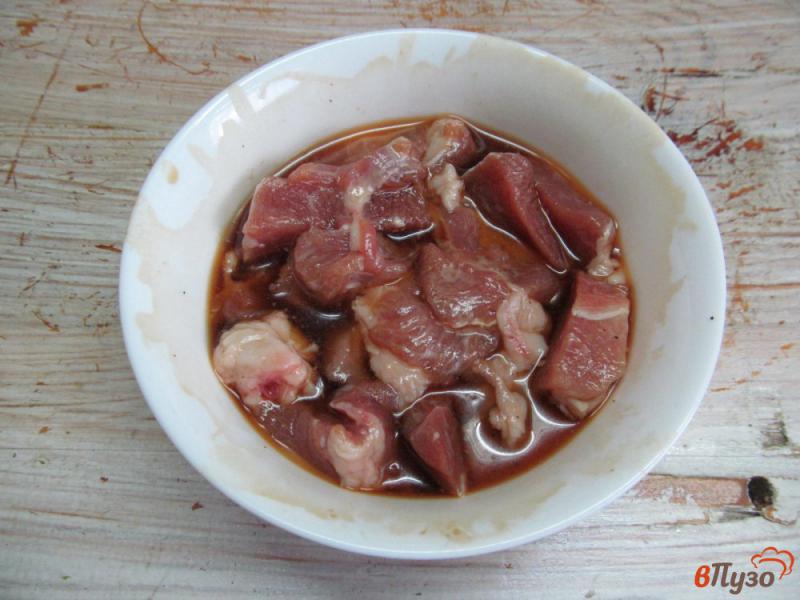 Фото приготовление рецепта: Свинина с капустой в азиатском стиле шаг №3