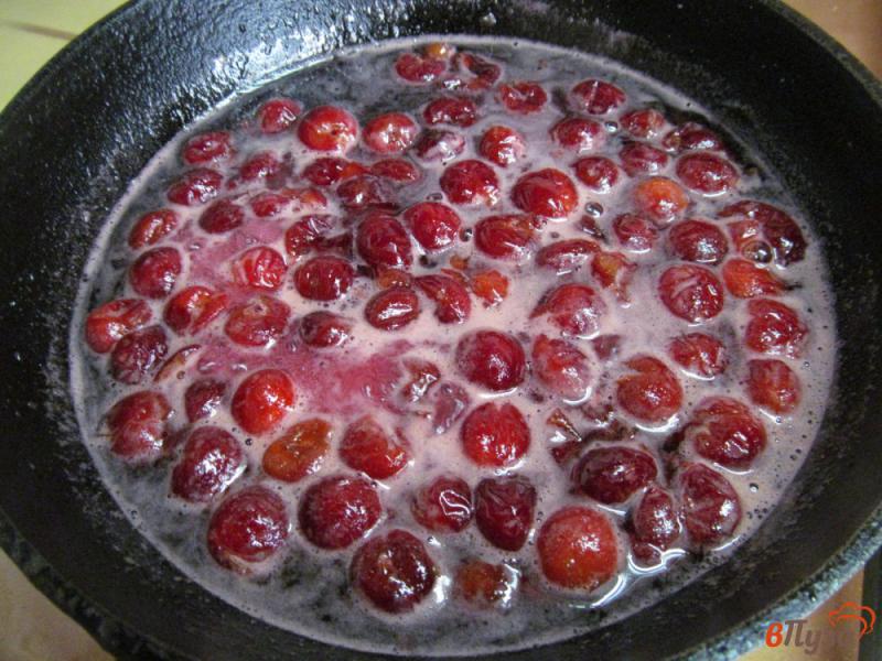 Фото приготовление рецепта: Варенье из жареной вишни шаг №3