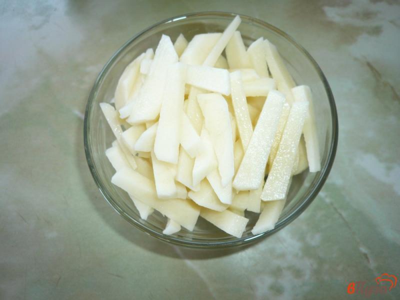 Фото приготовление рецепта: Сырно-сливочный суп с макаронами шаг №2