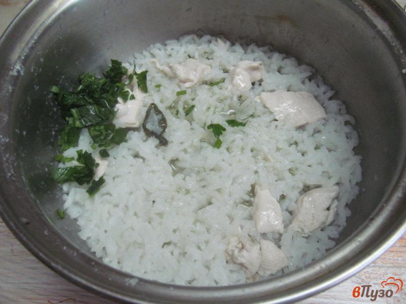 Фото приготовление рецепта: Рис с куриным филе и яйцом пашот шаг №4