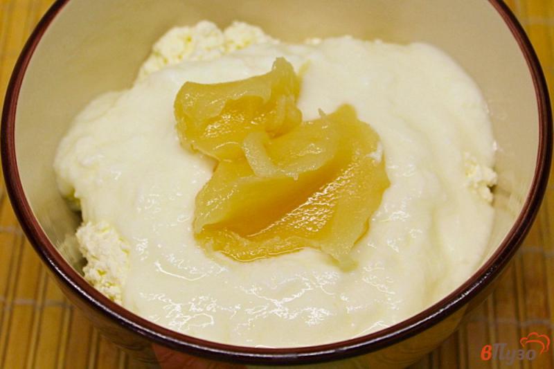 Фото приготовление рецепта: Творожный крем с медом и персиком шаг №3
