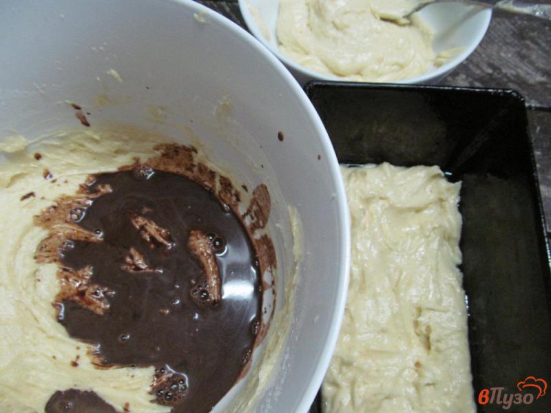 Фото приготовление рецепта: Кекс с шоколадной начинкой шаг №6