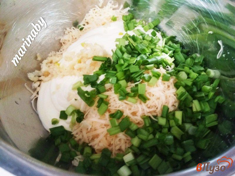 Фото приготовление рецепта: Сырно-яичный салат шаг №3