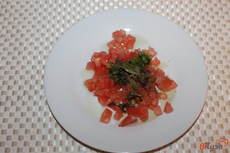 Фото приготовление рецепта: Бутерброды с томатной сальсой и маринованными мидиями шаг №4