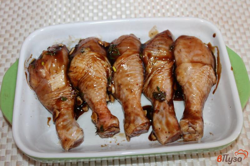 Фото приготовление рецепта: Запеченные куриные ножки в терияки с чесноком и тимьяном шаг №5