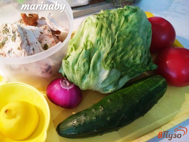 Фото приготовление рецепта: Овощной салат с куриным филе шаг №1