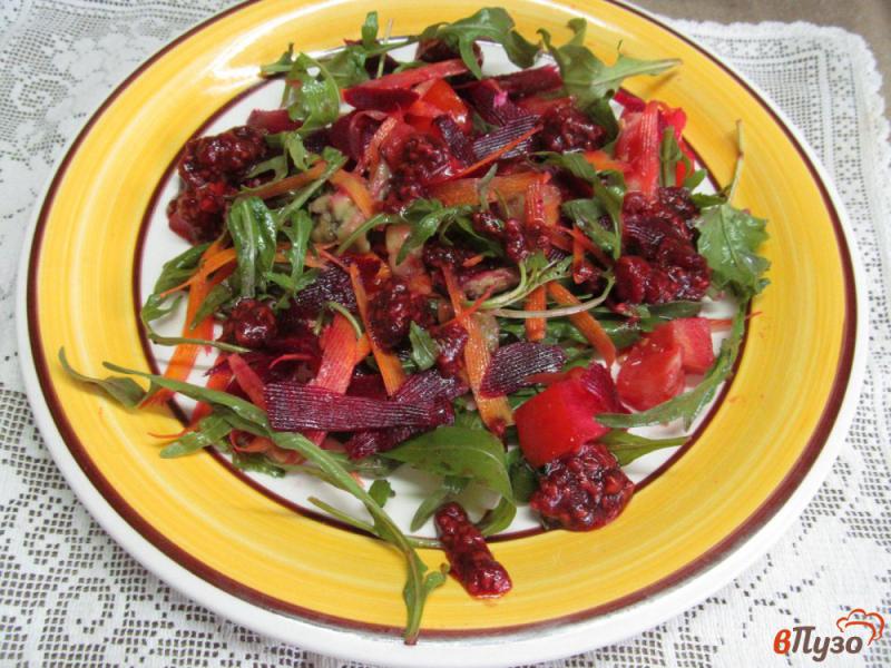 Фото приготовление рецепта: Овощной салат с ягодной заправкой шаг №7