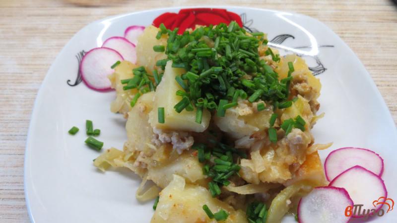 Фото приготовление рецепта: Тушеная капуста с картошкой и кабачком шаг №6