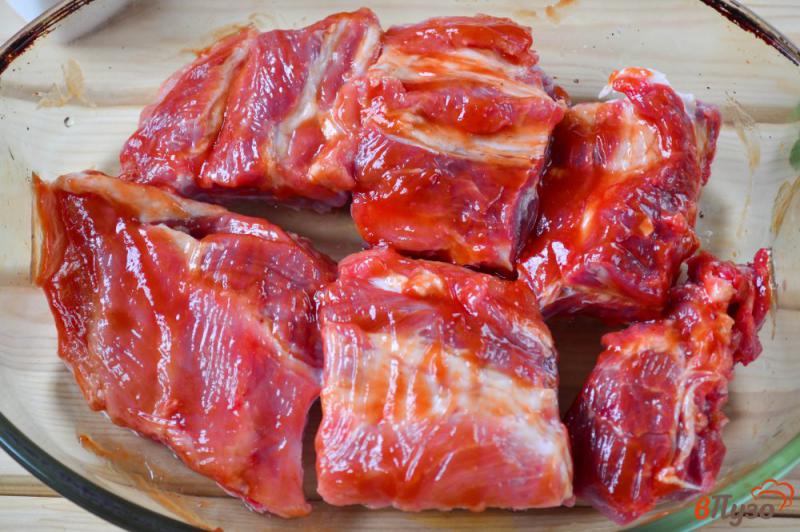 Фото приготовление рецепта: Свиные ребрышки с кетчупом в духовке шаг №3
