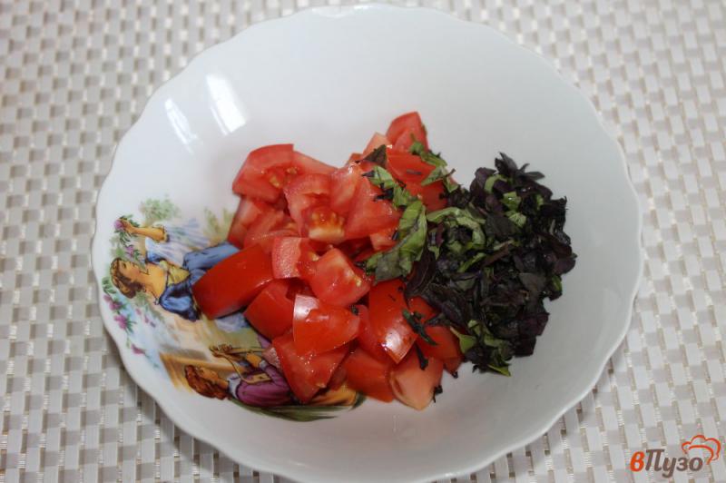 Фото приготовление рецепта: Теплый салат из кабачка, баклажанов и томатов шаг №6