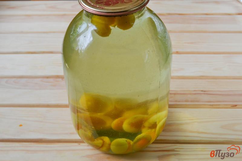 Фото приготовление рецепта: Абрикосовый компот с лимоном на зиму шаг №5