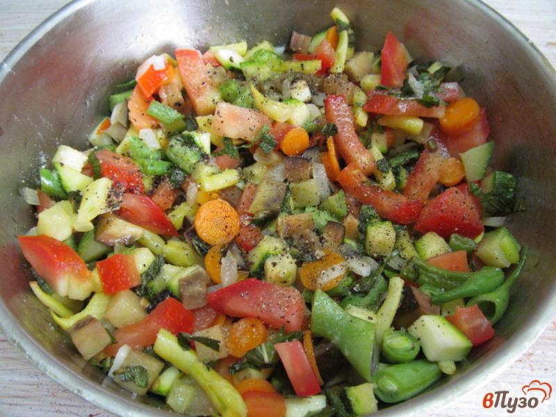 Фото приготовление рецепта: Рагу из овощей со стручковой фасолью и сметаной шаг №4