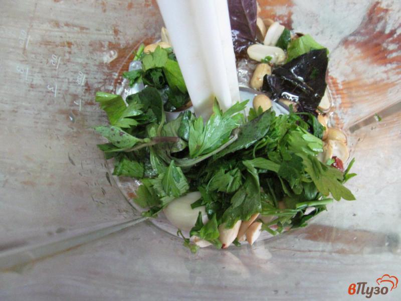 Фото приготовление рецепта: Овощной салат под ореховым соусом шаг №2