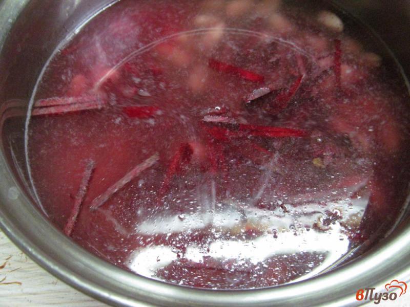 Фото приготовление рецепта: Фасолевый суп со свеклой и томатом шаг №2