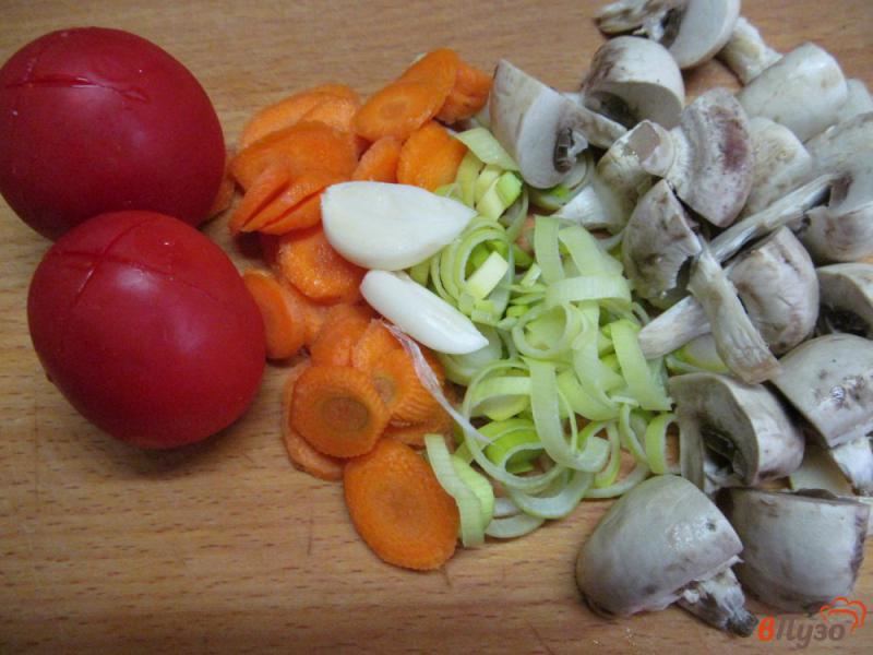 Фото приготовление рецепта: Фасолевый суп со свеклой и томатом шаг №3