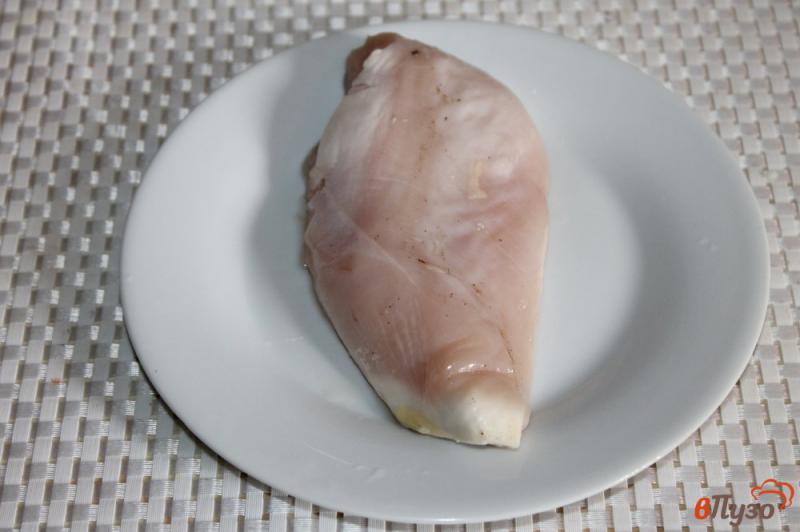 Фото приготовление рецепта: Куриная грудка фаршированная сыром и базиликом шаг №1