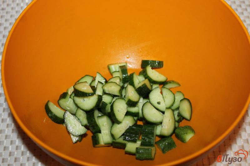 Фото приготовление рецепта: Огуречный салат с рукколой и морковью шаг №1