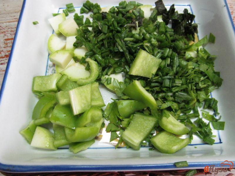 Фото приготовление рецепта: Омлет с зелеными овощами шаг №2