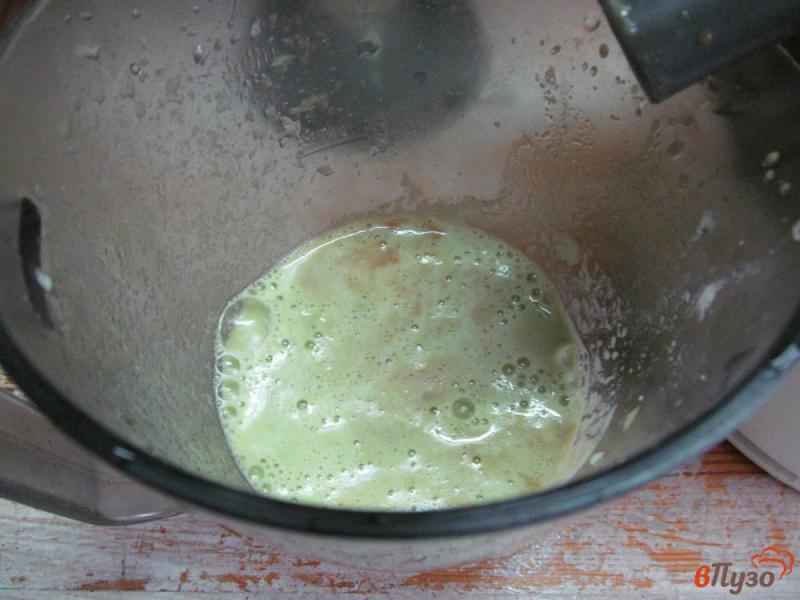Фото приготовление рецепта: Сок из огурца и яблока с сиропом шаг №2