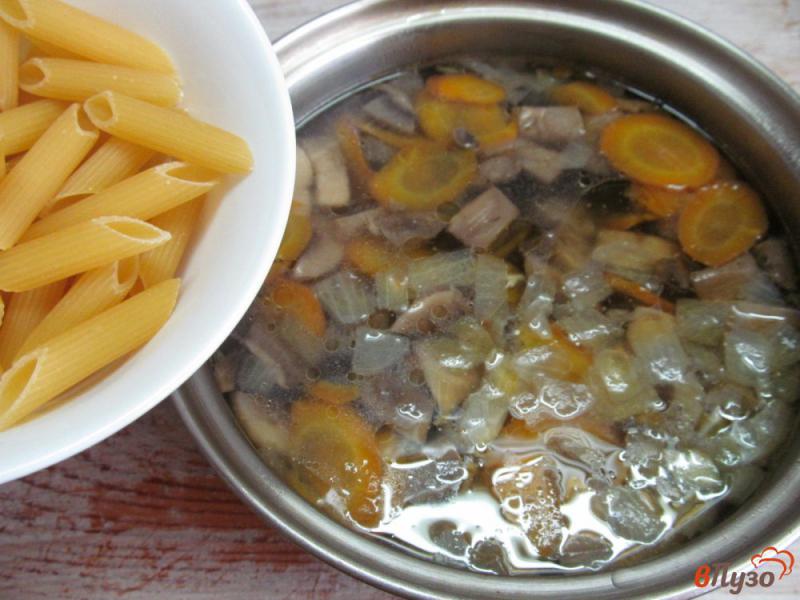 Фото приготовление рецепта: Суп с шампиньоном и пастой пенне шаг №5