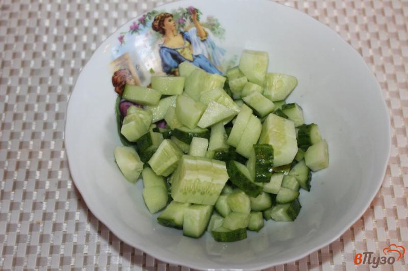 Фото приготовление рецепта: Салат овощной с плавленым сыром шаг №2