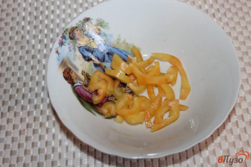 Фото приготовление рецепта: Салат овощной с плавленым сыром шаг №4