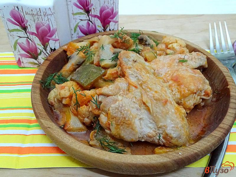 Фото приготовление рецепта: Овощное рагу с куриными крылышками шаг №12