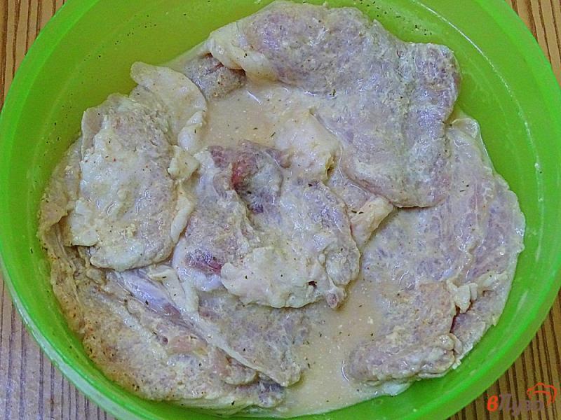 Фото приготовление рецепта: Свиные отбивные в пивном маринаде шаг №5