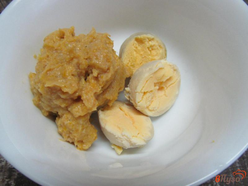 Фото приготовление рецепта: Закуска из яйца с куриным паштетом шаг №3