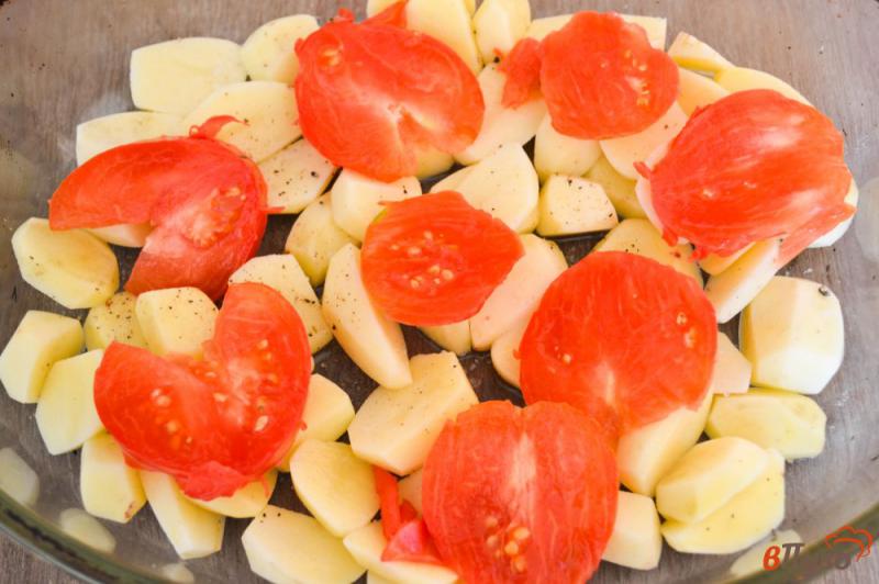 Фото приготовление рецепта: Куриные спинки с картофелем и помидорами в духовке шаг №2