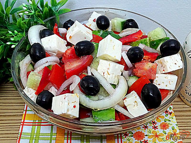 Фото приготовление рецепта: Греческий салат с брынзой шаг №7