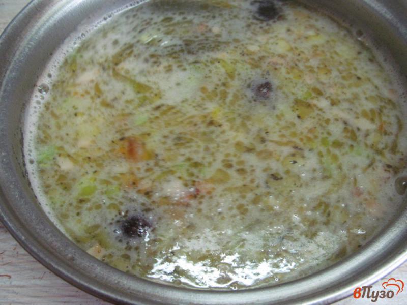 Фото приготовление рецепта: Фасолевый суп с кабачком на беконе шаг №6