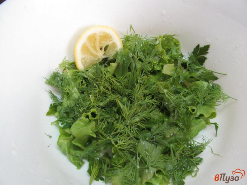 Фото приготовление рецепта: Салат из зелени с апельсином шаг №1
