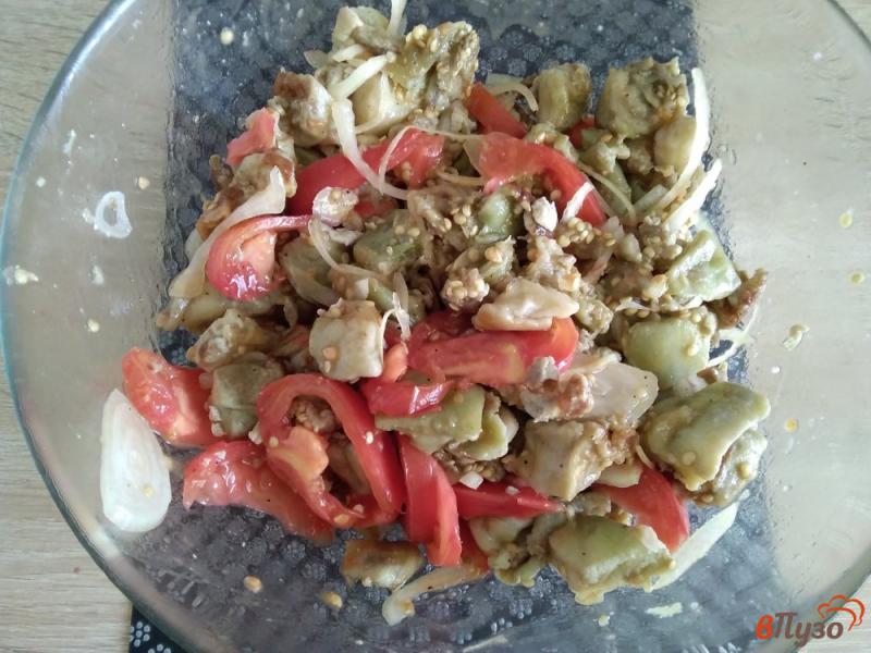Фото приготовление рецепта: Салат из баклажанов и помидоров шаг №4