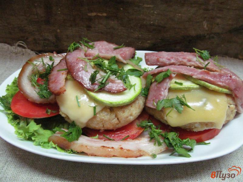 Фото приготовление рецепта: Облегченный бутерброд с сыром кабачком и беконом шаг №10