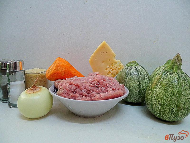 Фото приготовление рецепта: Цуккини фаршированные рисом, мясом и сыром шаг №1