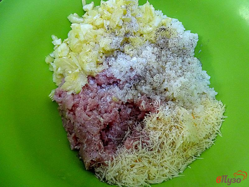 Фото приготовление рецепта: Цуккини фаршированные рисом, мясом и сыром шаг №4
