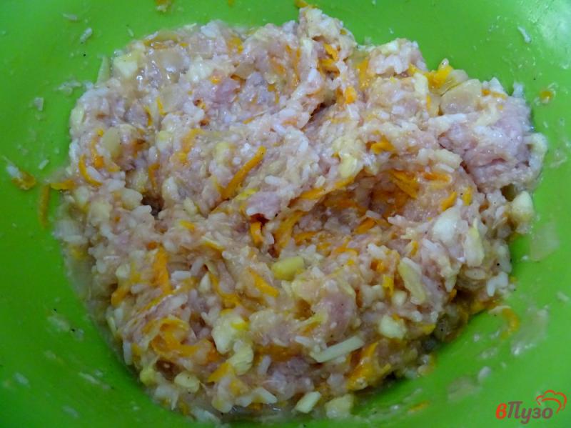 Фото приготовление рецепта: Цуккини фаршированные рисом, мясом и сыром шаг №5
