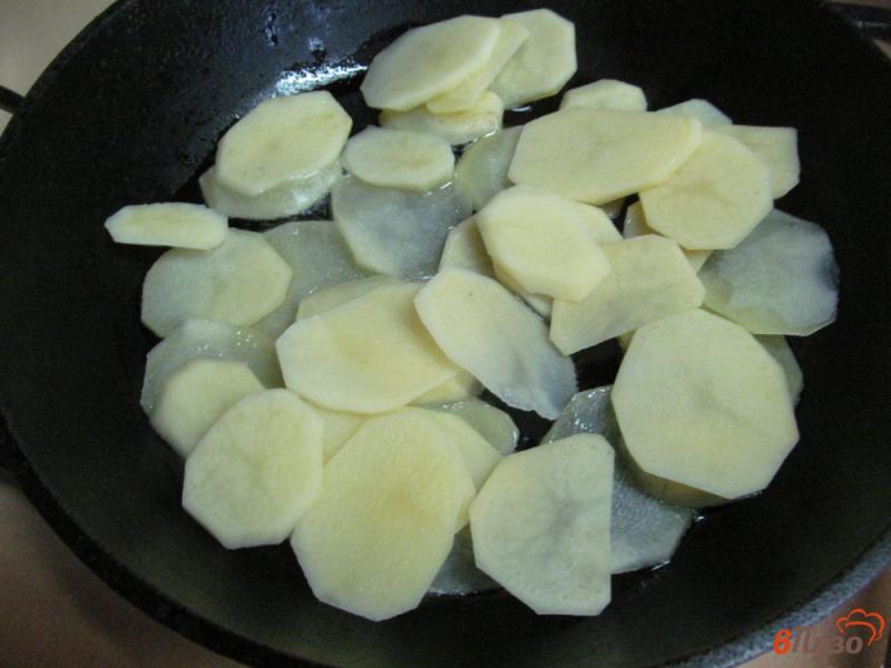 Фото приготовление рецепта: Жареный картофель с ресторанной подачей шаг №3
