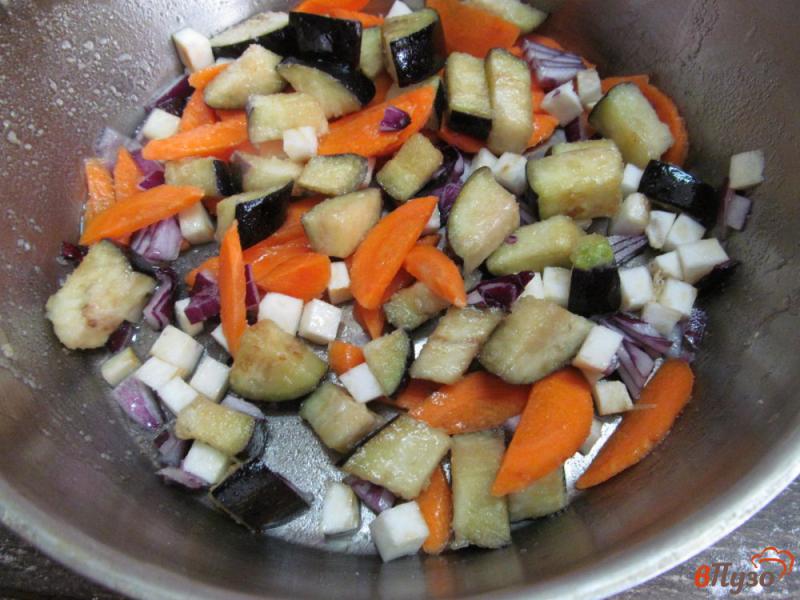 Фото приготовление рецепта: Суп из баклажана с овощами шаг №4