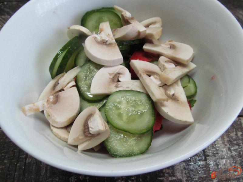 Фото приготовление рецепта: Овощной салат с листьями сельдерея и мяты шаг №3
